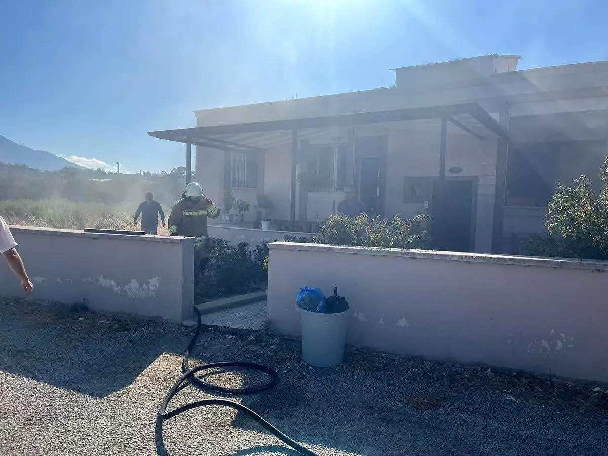 Arsuz’da Ev Yangını Kontrol Altına Alındı