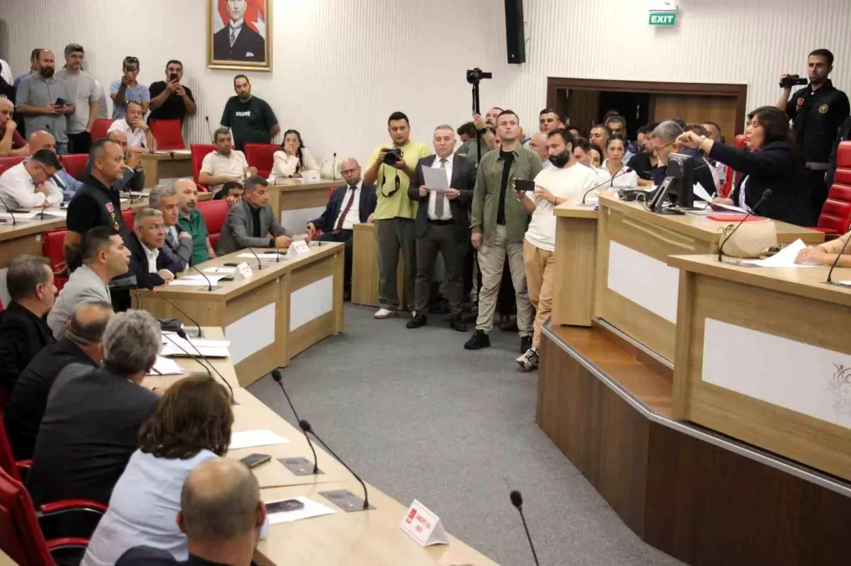 Aydın Büyükşehir Belediye Meclisi Gerginlik Nedeniyle Ertelendi