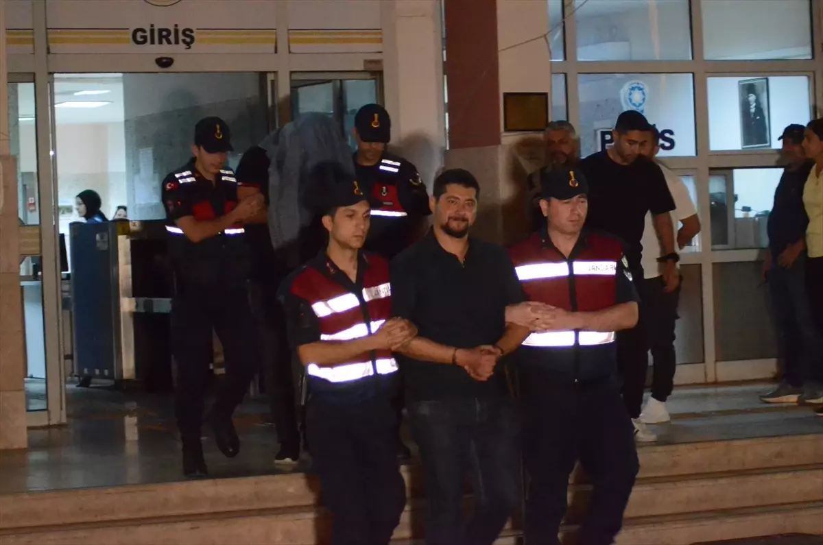 Rüşvet Operasyonunda 2 Şüpheli Tutuklandı