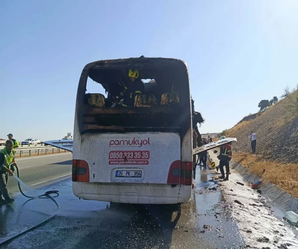 Aydın’da Seyir Halindeyken Alev Alan Otobüs