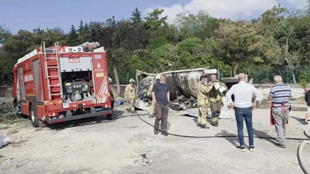 Bakırköy Sosyete Pazar’da Çay Ocağı Yangını