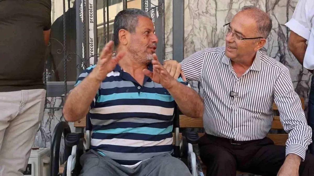 Başkan Yapar Engelli Vatandaşa Tekerlekli Sandalye Hediye Etti