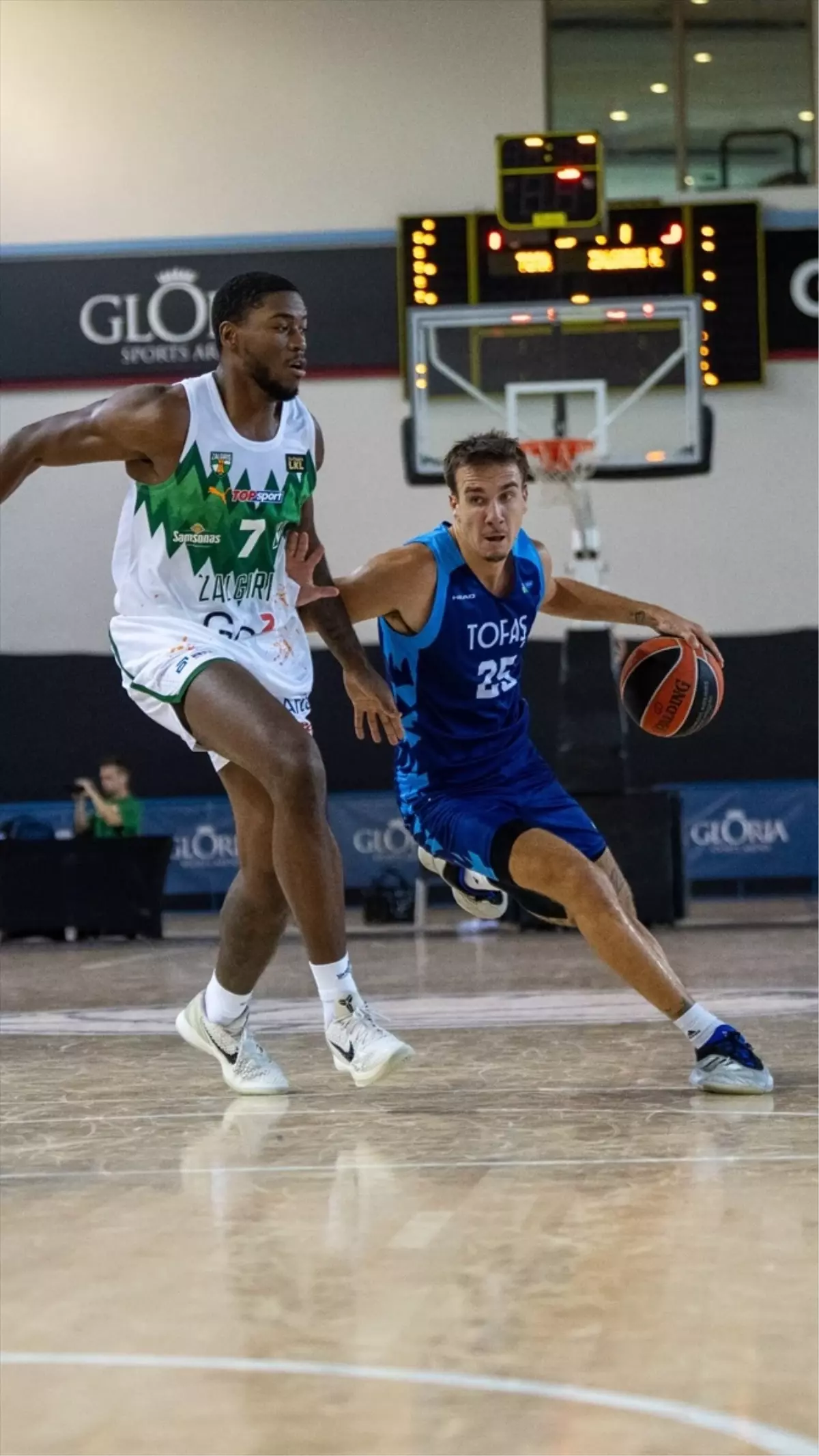 “Gloria Kupası’nda İlk Gün: TOFAŞ ve Bahçeşehir Koleji Galip”