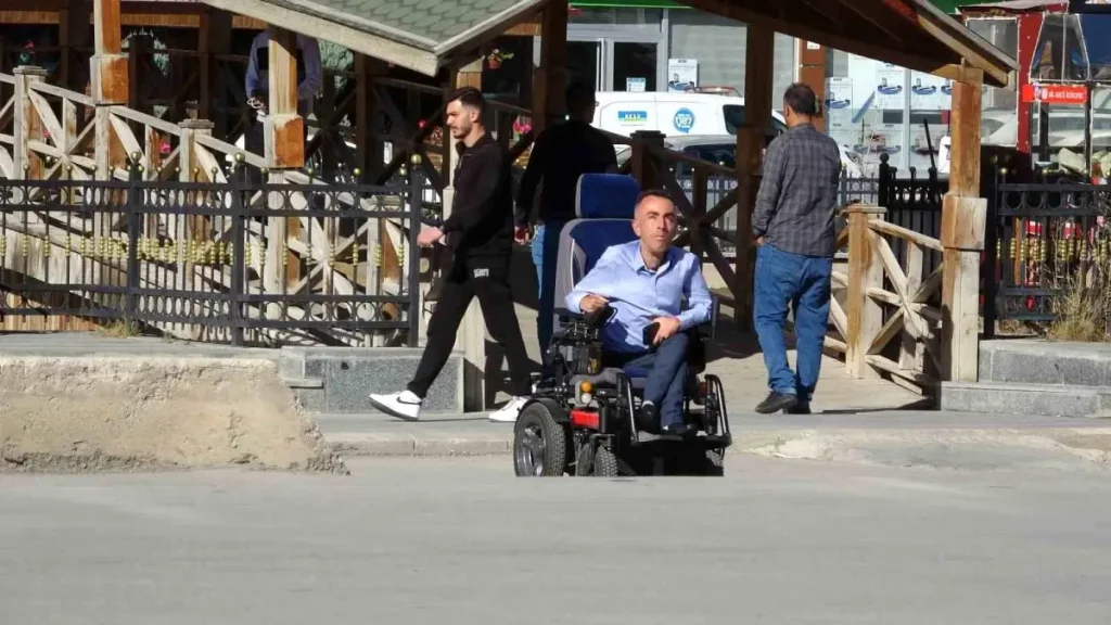 Engelliye Motosikletle Çarpıp Kaçtı: Vicdanlar Yaralandı