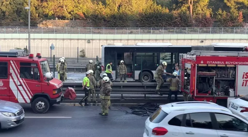 Metrobüs Aracı Bayrampaşa’da Alev Aldı