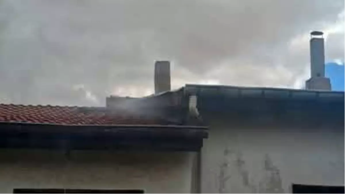 Beypazarı’nda Dükkan Çatısında Yangın Paniği