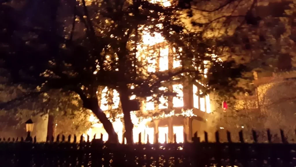 Tarihi Keyvanlar Konağı Yangında Kül Oldu