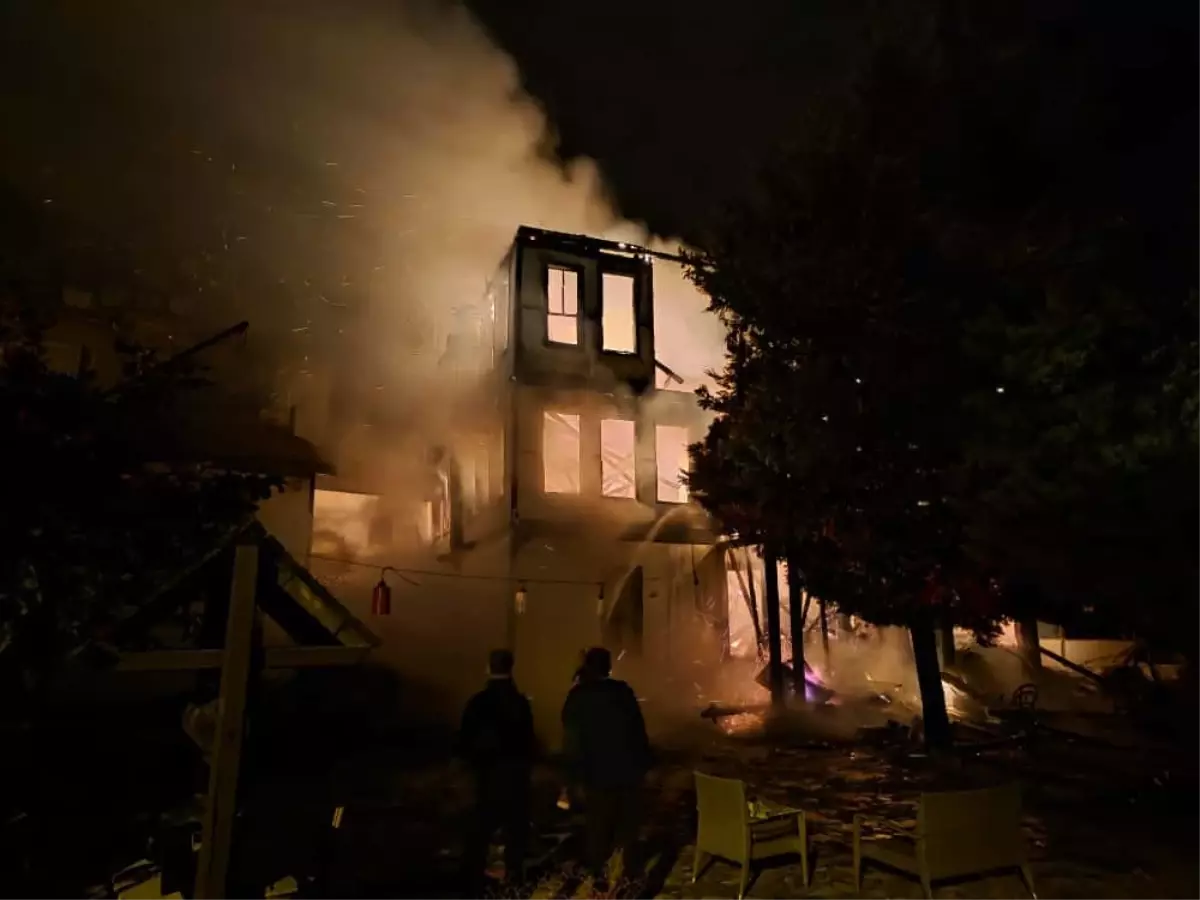 Tarihi Keyvanlar Konağı Yangında Kül Oldu
