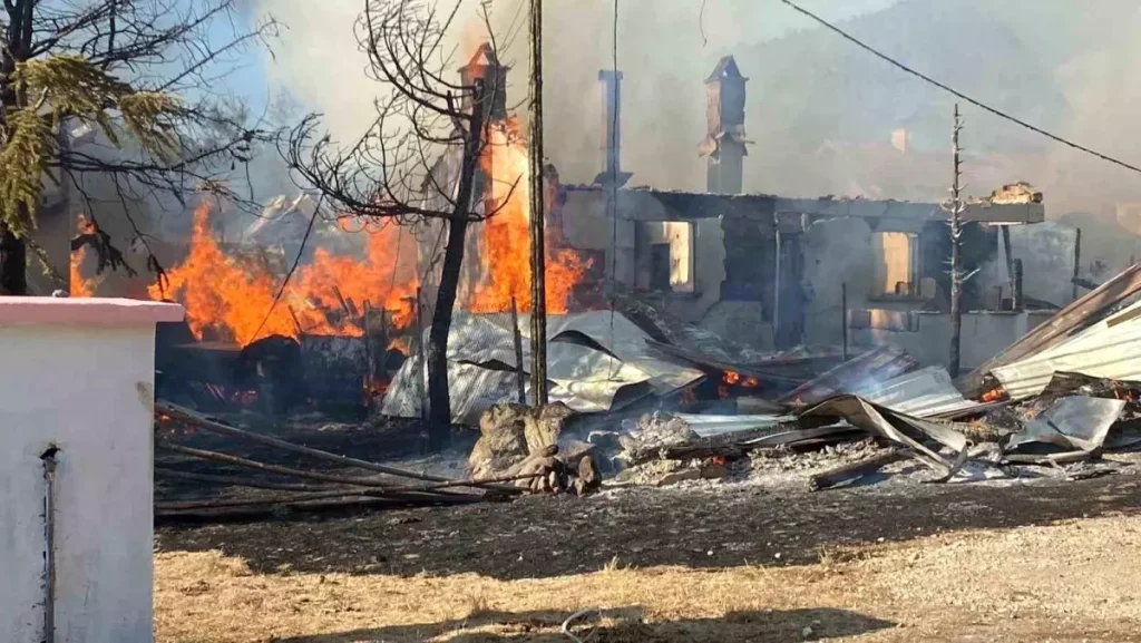 Bolu’da Yaylada 12 Yapı Kül Oldu: Kundaklama Şüphesi