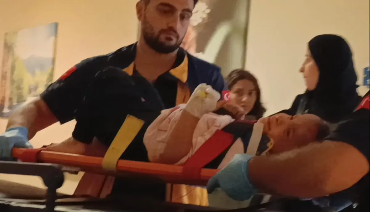Küçük Çocuk Balkondan Düşerek Yaralandı