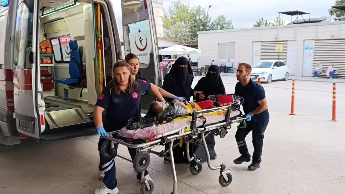 Bursa’da 3. Kattan Düşen Çocuk Ağır Yaralandı