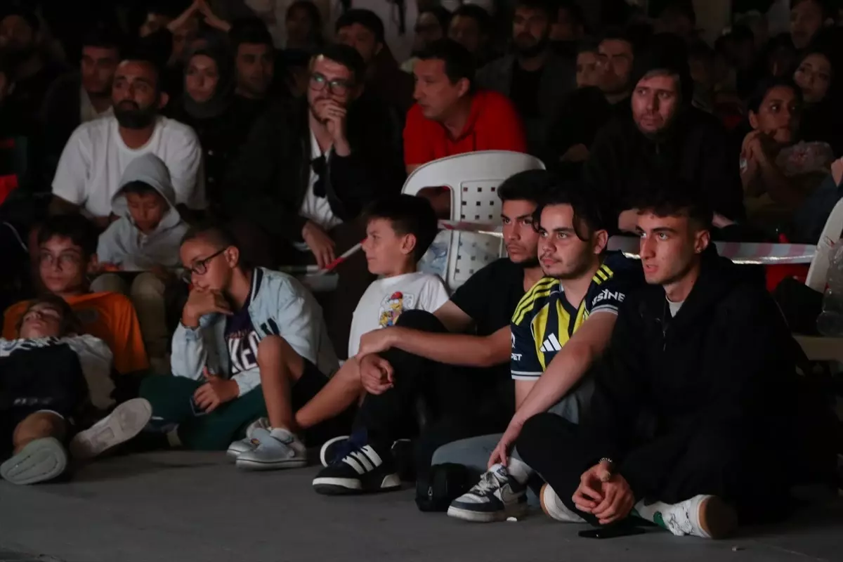 Bursa’da 10 Yaşında Çocuk Marketi Ateşe Verdi