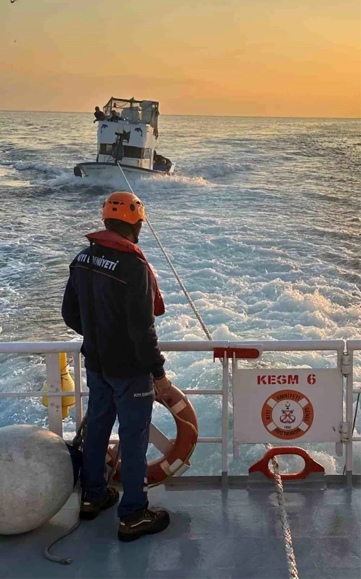 Çanakkale Boğazı’nda Tekne Arızası: 4 Kişi Güvende