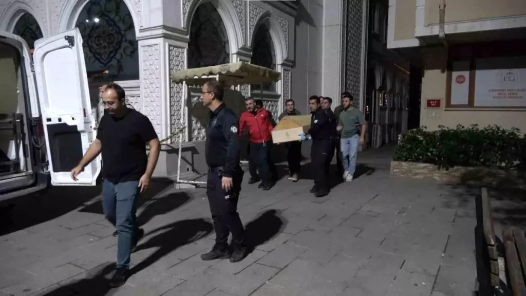 İstanbul’da Cami Tuvaletinde Genç Adamın Şüpheli Ölümü