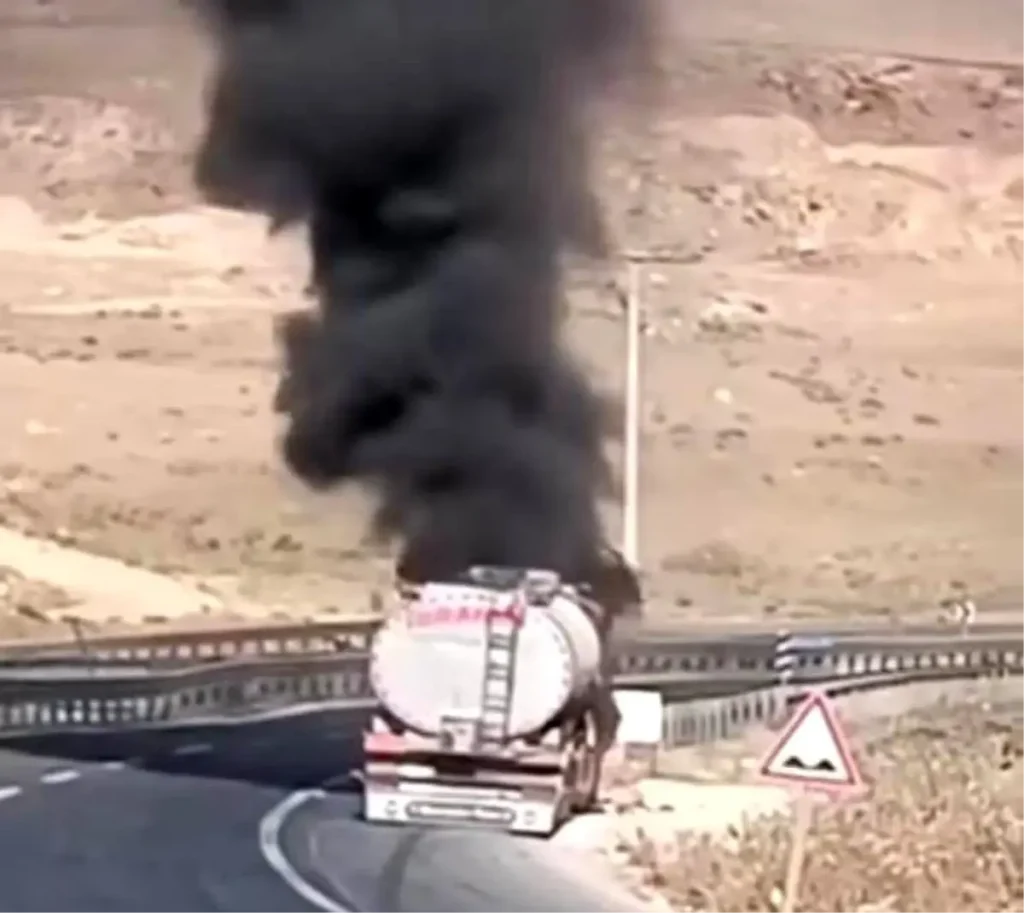 “Akaryakıt Kamyonu Alevlere Teslim Oldu”