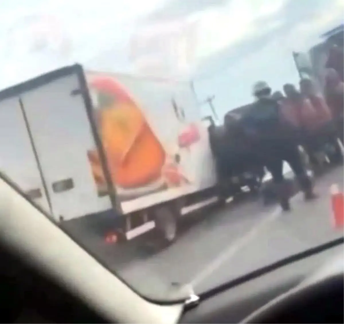 D-100’de Kamyonet Kazası: 2 Yaralı