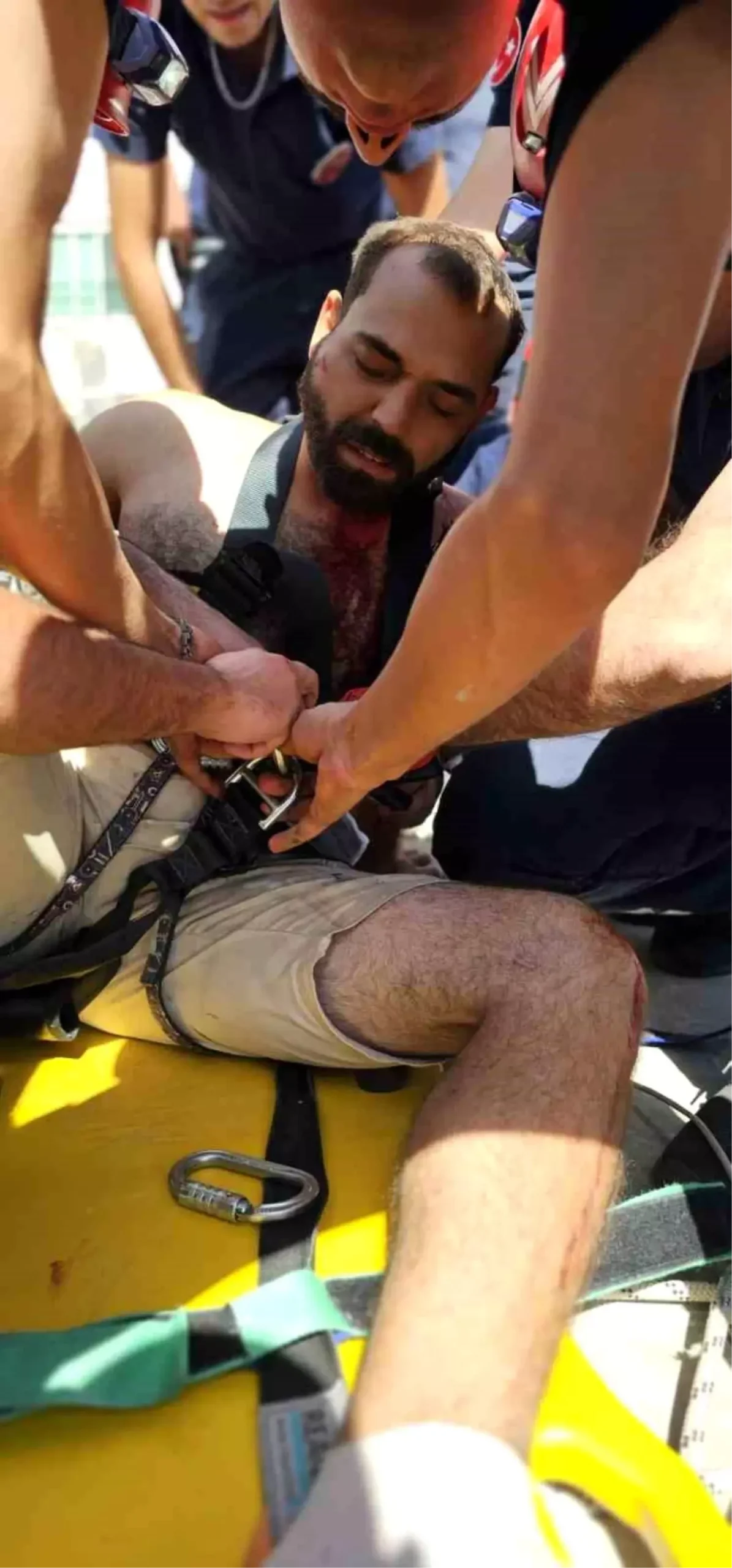 İşçi, Havalandırma Boşluğundan Düşerken İtfaiye Ekipleri İmdada Yetişti