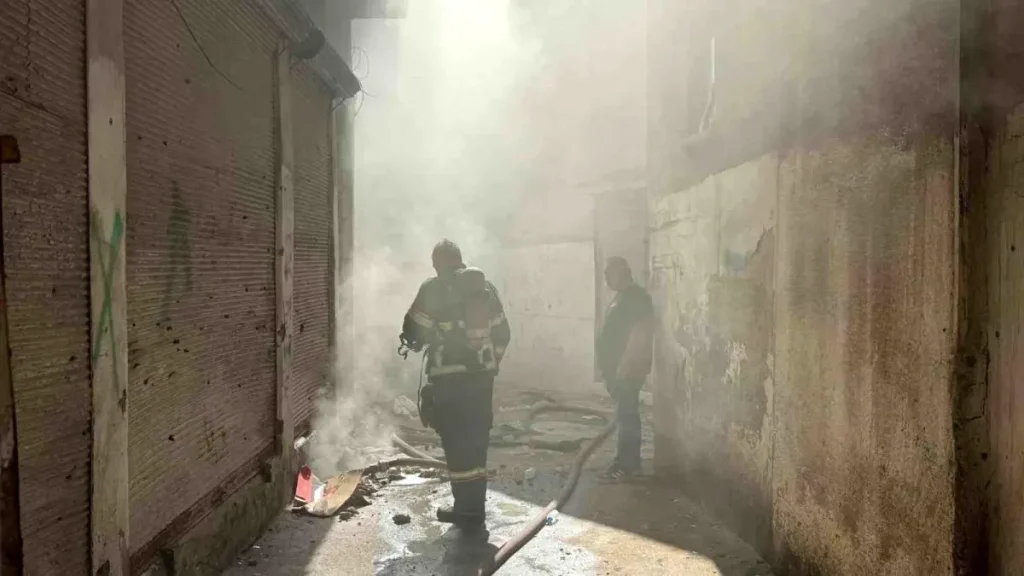 Diyarbakır’da 5 Katlı Ayakkabı Deposunda Yangın