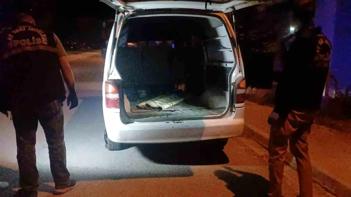 Trafik Denetiminde Polis Memuruna Araçla Çarpıp Kaçtı