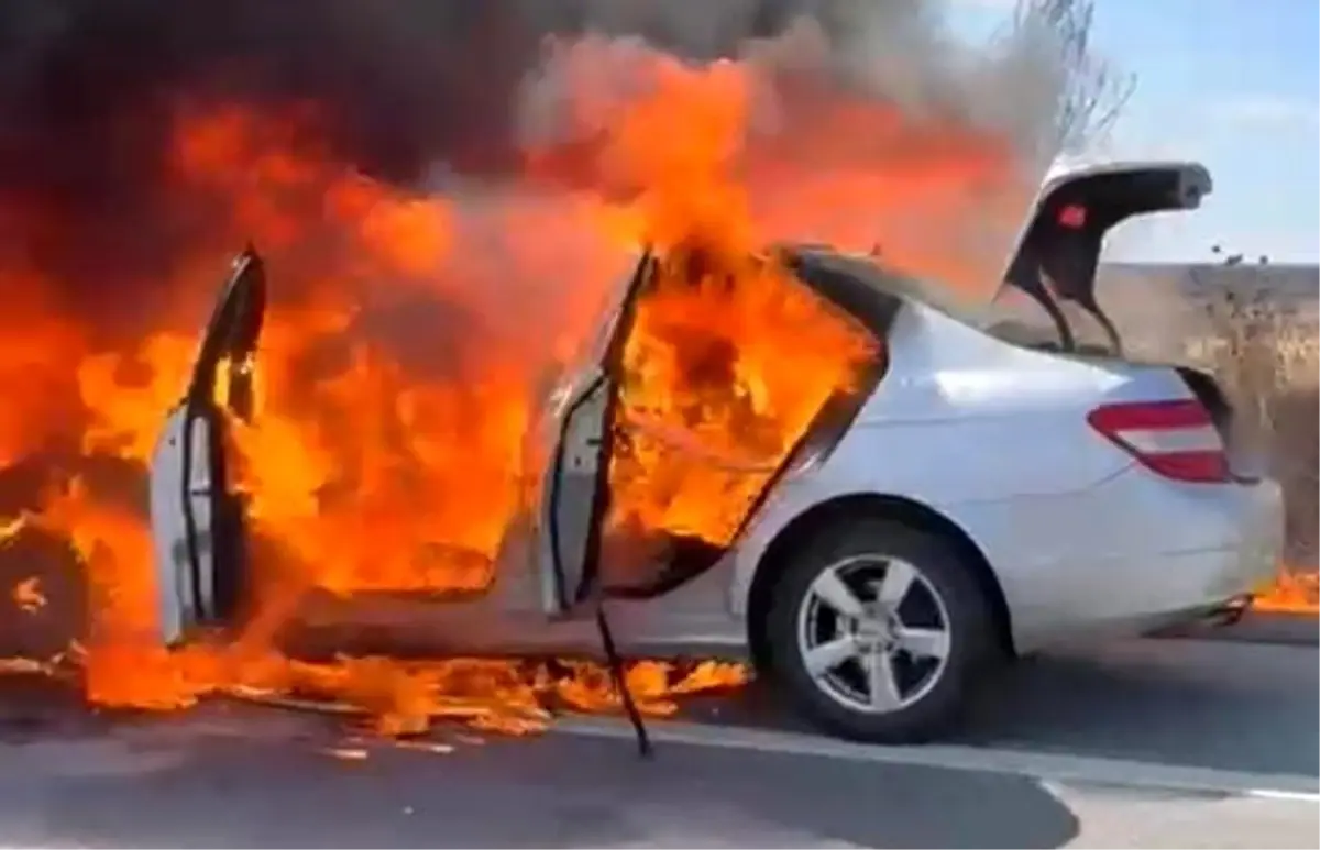 Edirne’de Seyir Halindeki Otomobil Alev Aldı