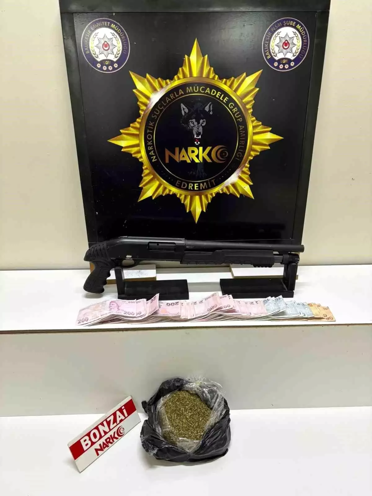 Uyuşturucu Operasyonu: Edremit’te Bonzai ve Para Ele Geçirildi