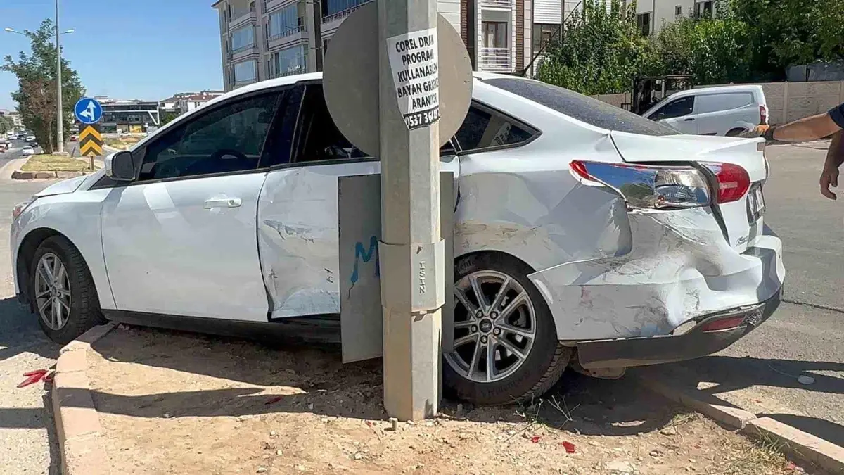 Elazığ’da Trafik Kazası: 2 Kişi Yaralandı