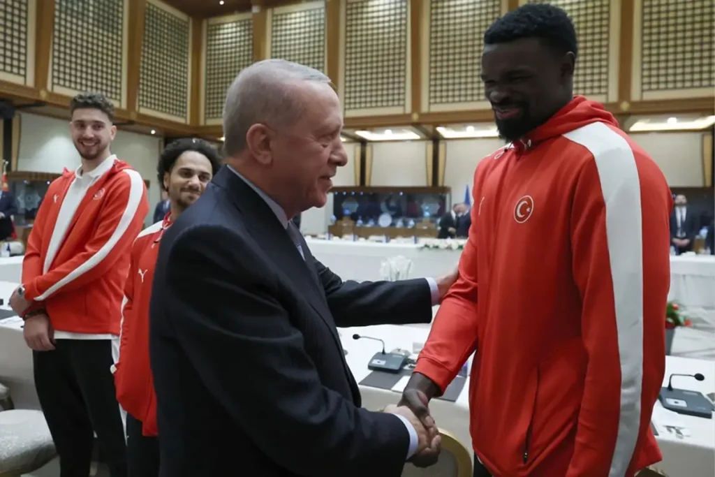 Erdoğan’dan Basketbol Takımına Övgü