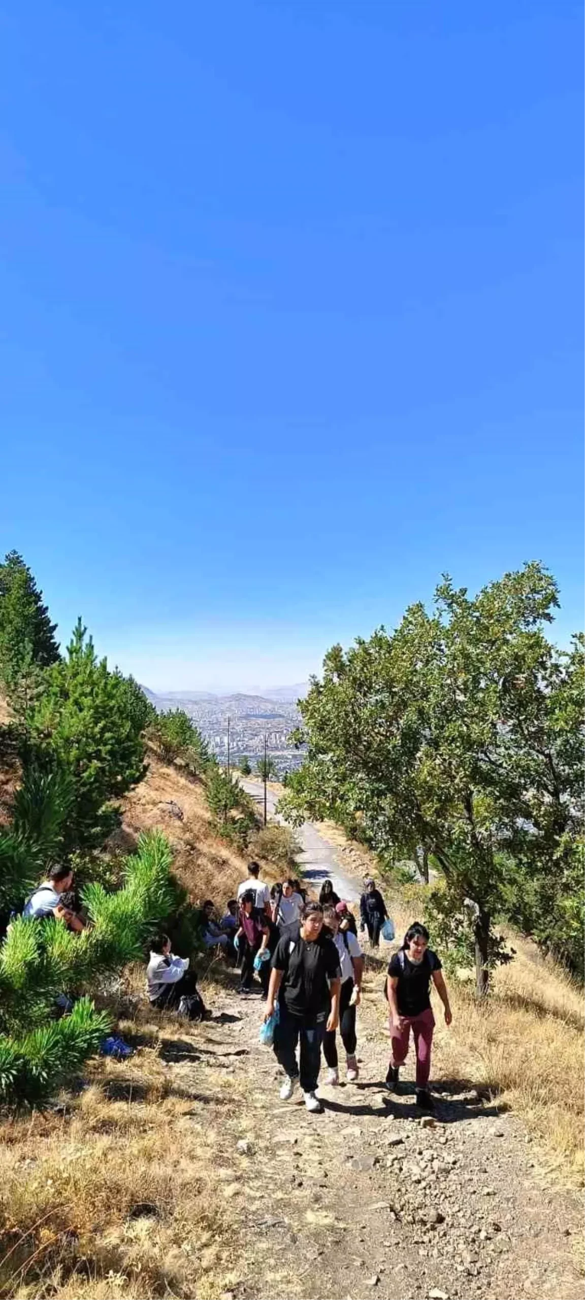 Üniversite Öğrencileri Ali Dağı’nda Çevre Temizliği Yaptı