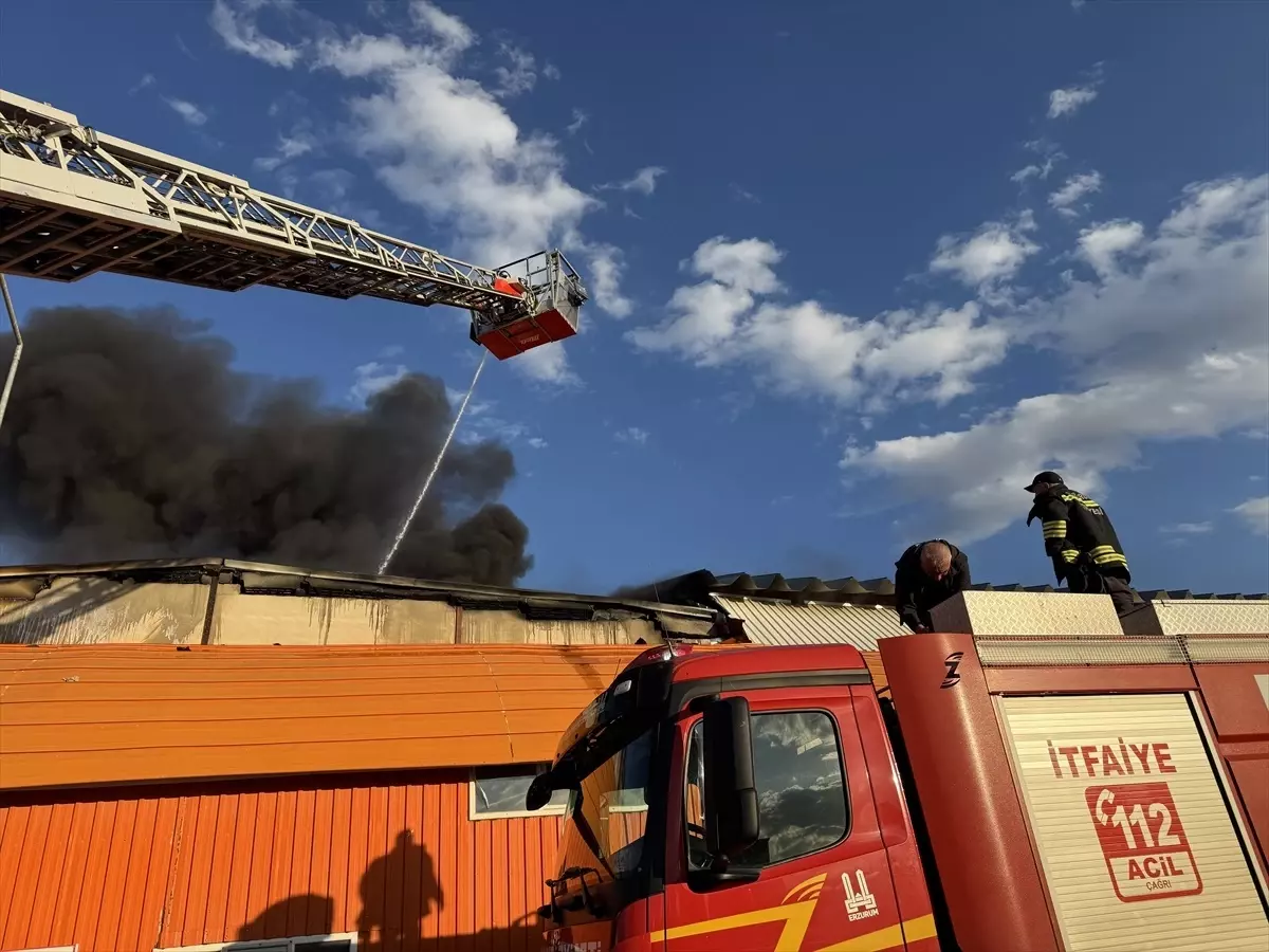 Erzurum OSB’de Ham Madde Tesisinde Yangın Kontrol Altına Alındı