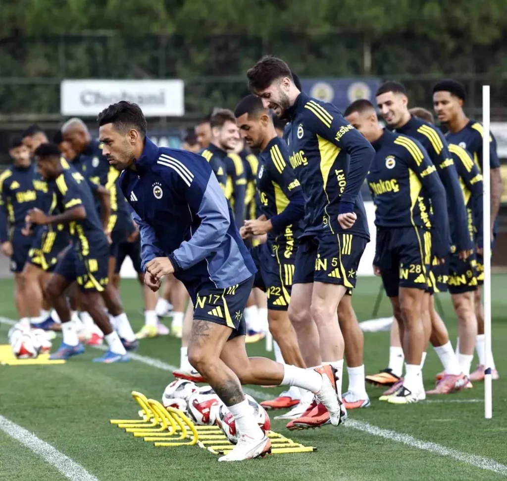 Fenerbahçe, Süper Lig’in 7. Haftasında Antalyaspor Karşılaşmasına Hazırlanıyor