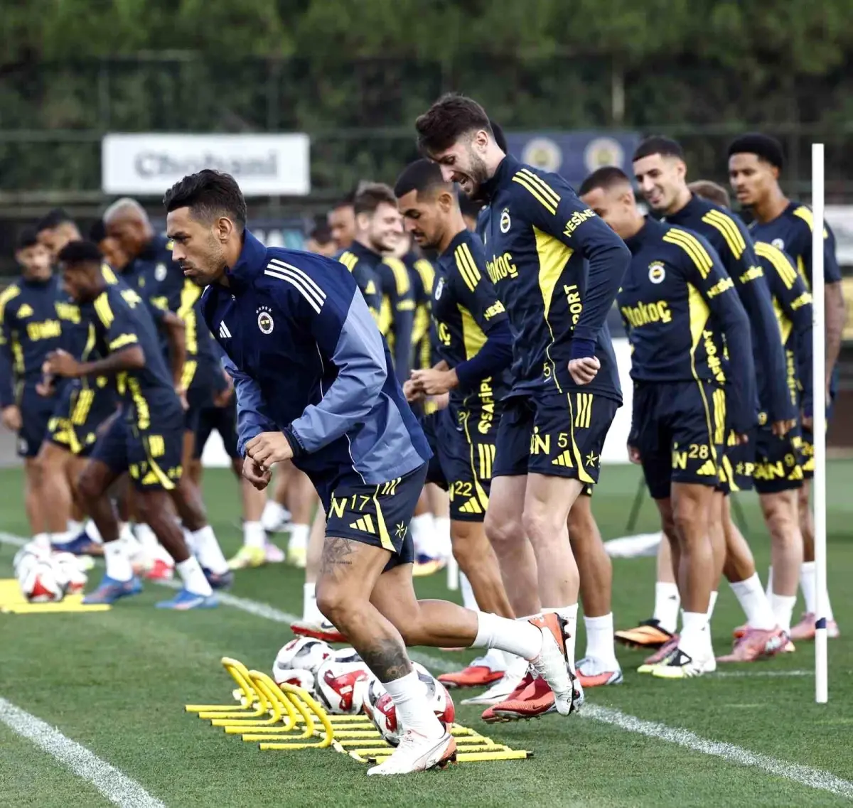 Fenerbahçe, Süper Lig’in 7. Haftasında Antalyaspor Karşılaşmasına Hazırlanıyor