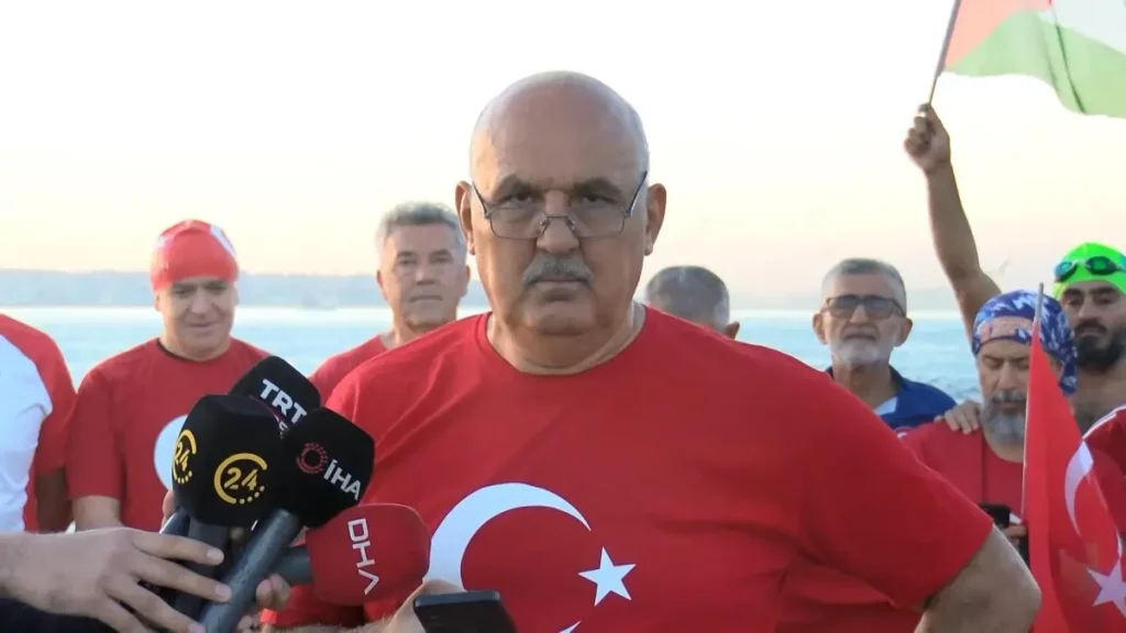 İstanbul’da Gazze’ye Destek İçin Kulaçlar Attılar