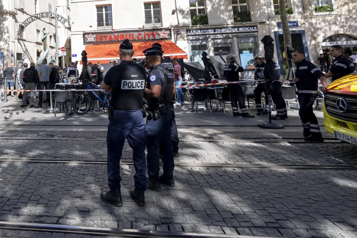 Fransa’da Bıçaklı Saldırı: 5 Kişi Yaralandı