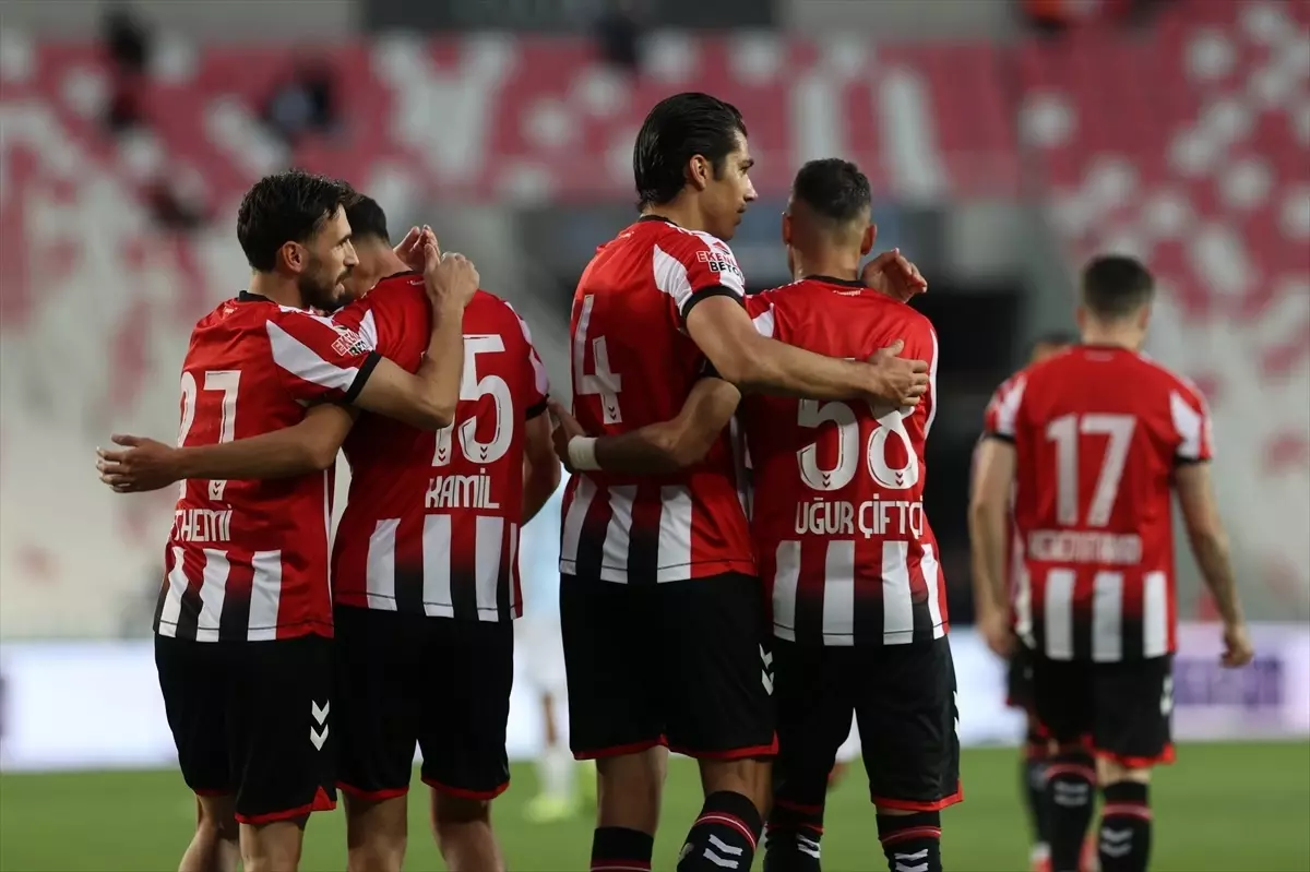 Sivasspor, Adana Demirspor’u 5-0 Mağlup Etti