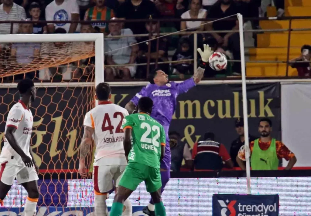 Galatasaray Deplasmanda Namağlup Liderliğini Sürdürdü