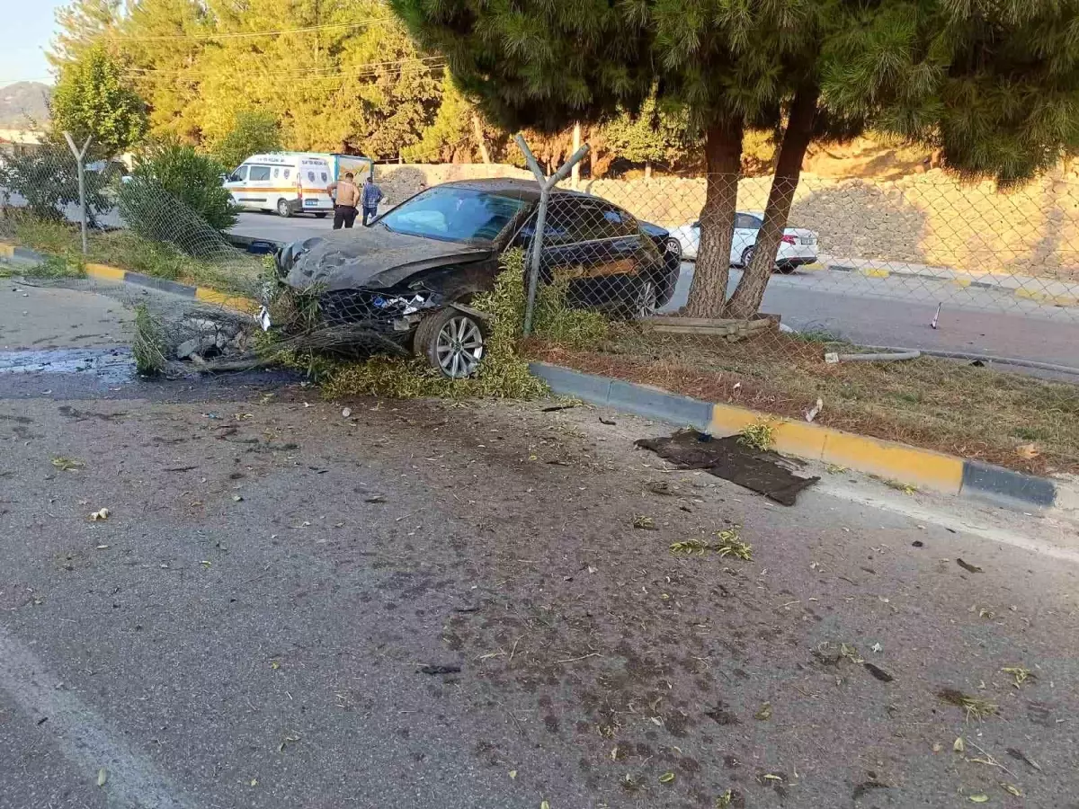 Gaziantep’te Otomobil Refüje Çarptı: 1 Yaralı