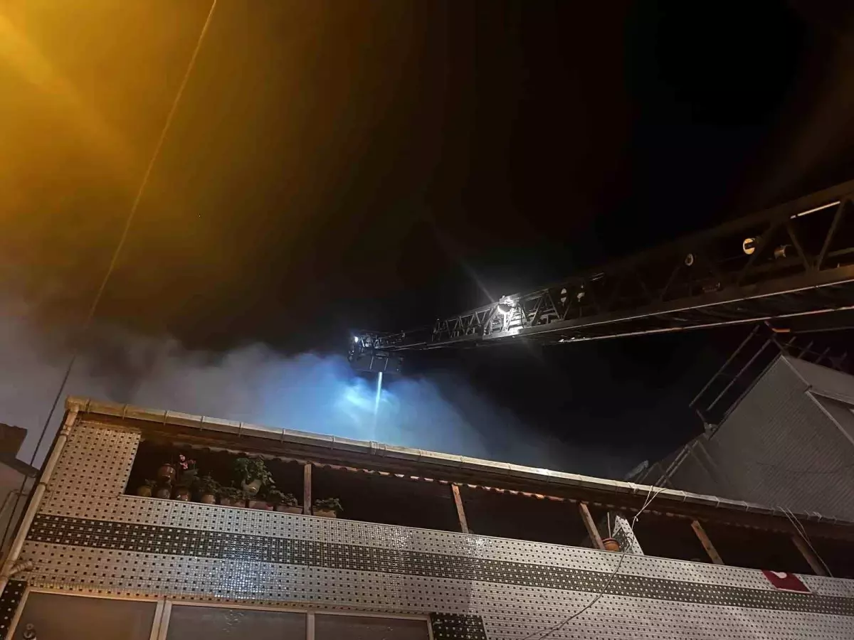 Gaziosmanpaşa’da 5 Katlı Binada Yangın