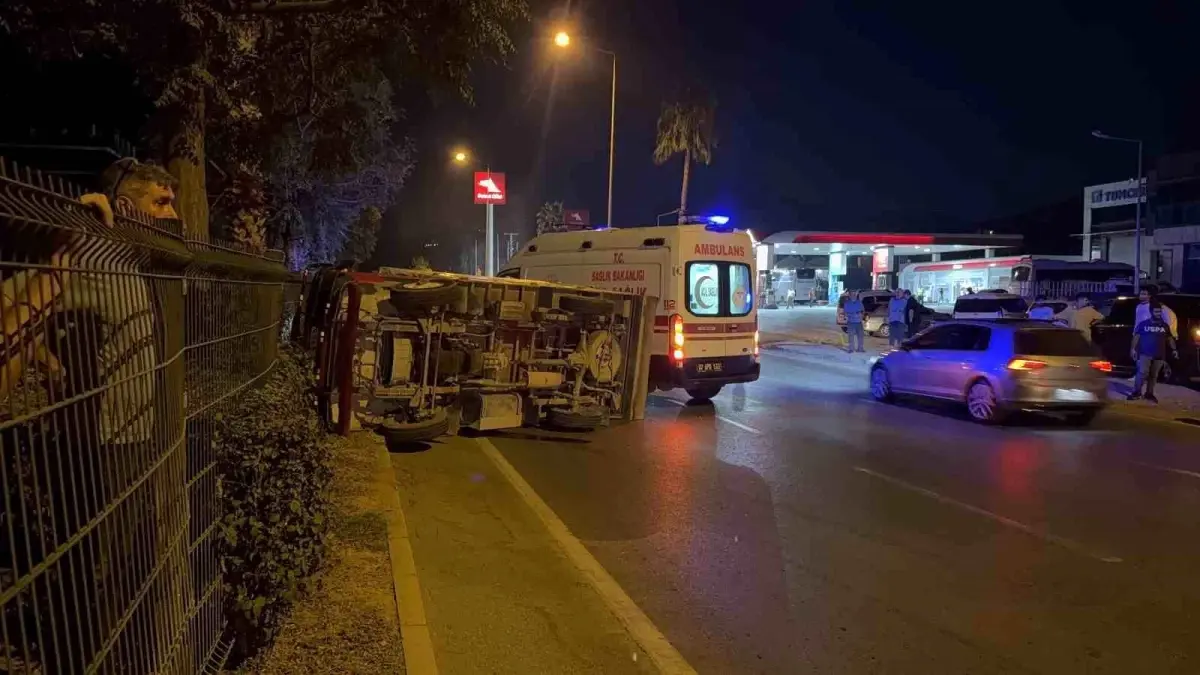 Antalya’da Kamyonet Devrildi: Sürücü ve Eşi Yaralandı