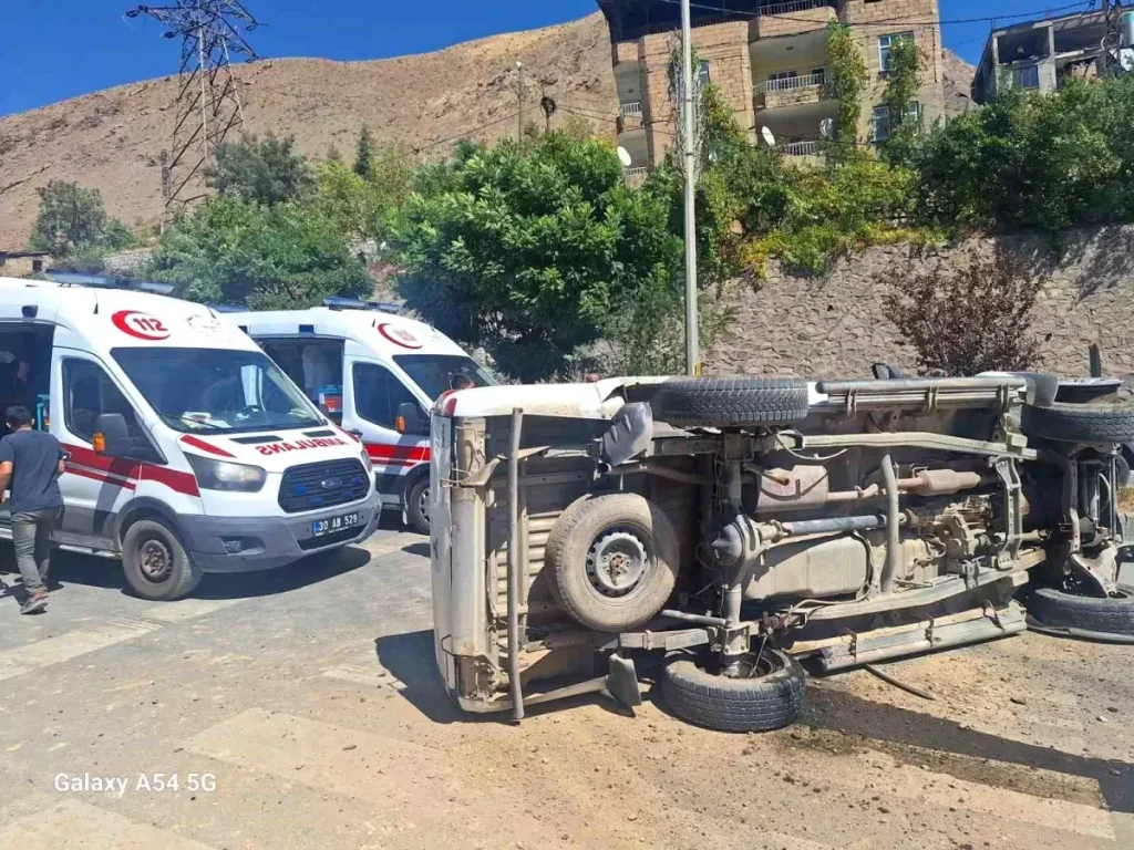 Hakkari’de Kamyonet Kazası: 1 Yaralı