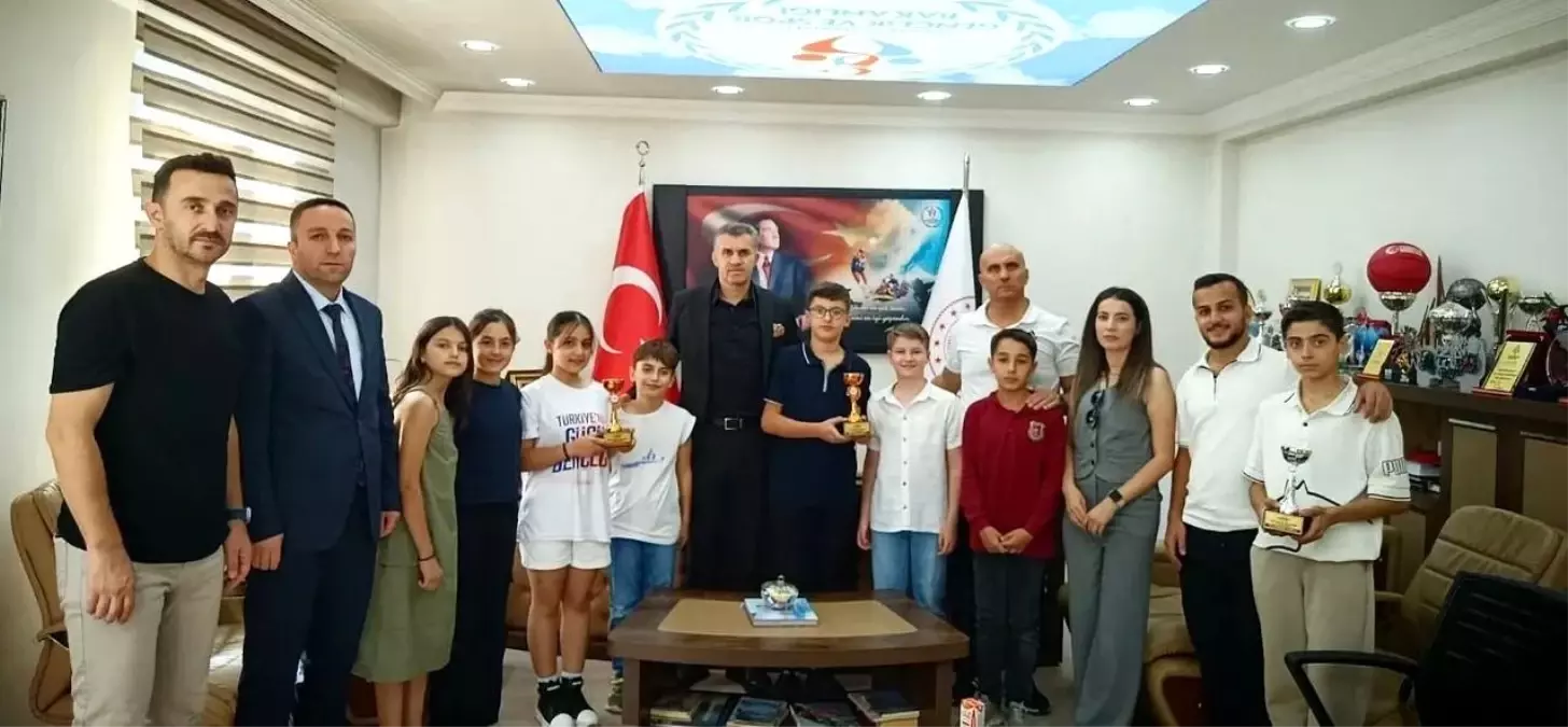 Hakkarili Sporcular Triatlon Şampiyonasında Parladı