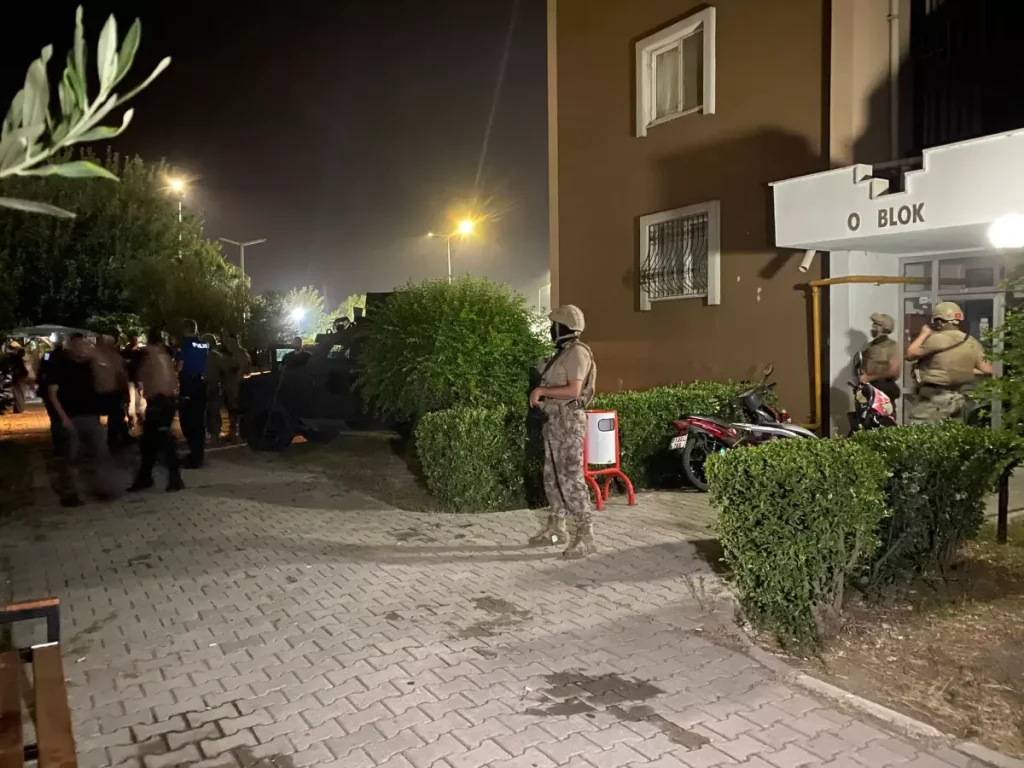 Kızını Görmeye Gelen Damadını Vurdu