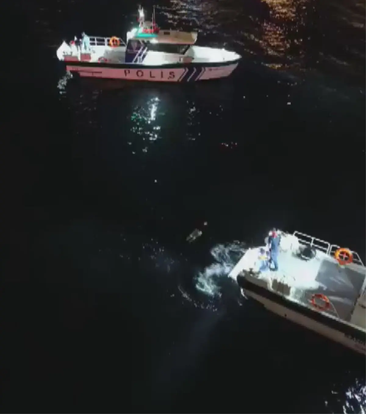 Haliç Metro Köprüsü’nde Deniz Atlayışı: 2 Kişi Yaralı Kurtarıldı