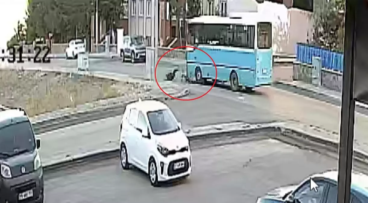 Halk Otobüsü 10 Yaşındaki Bisikletliye Çarptı