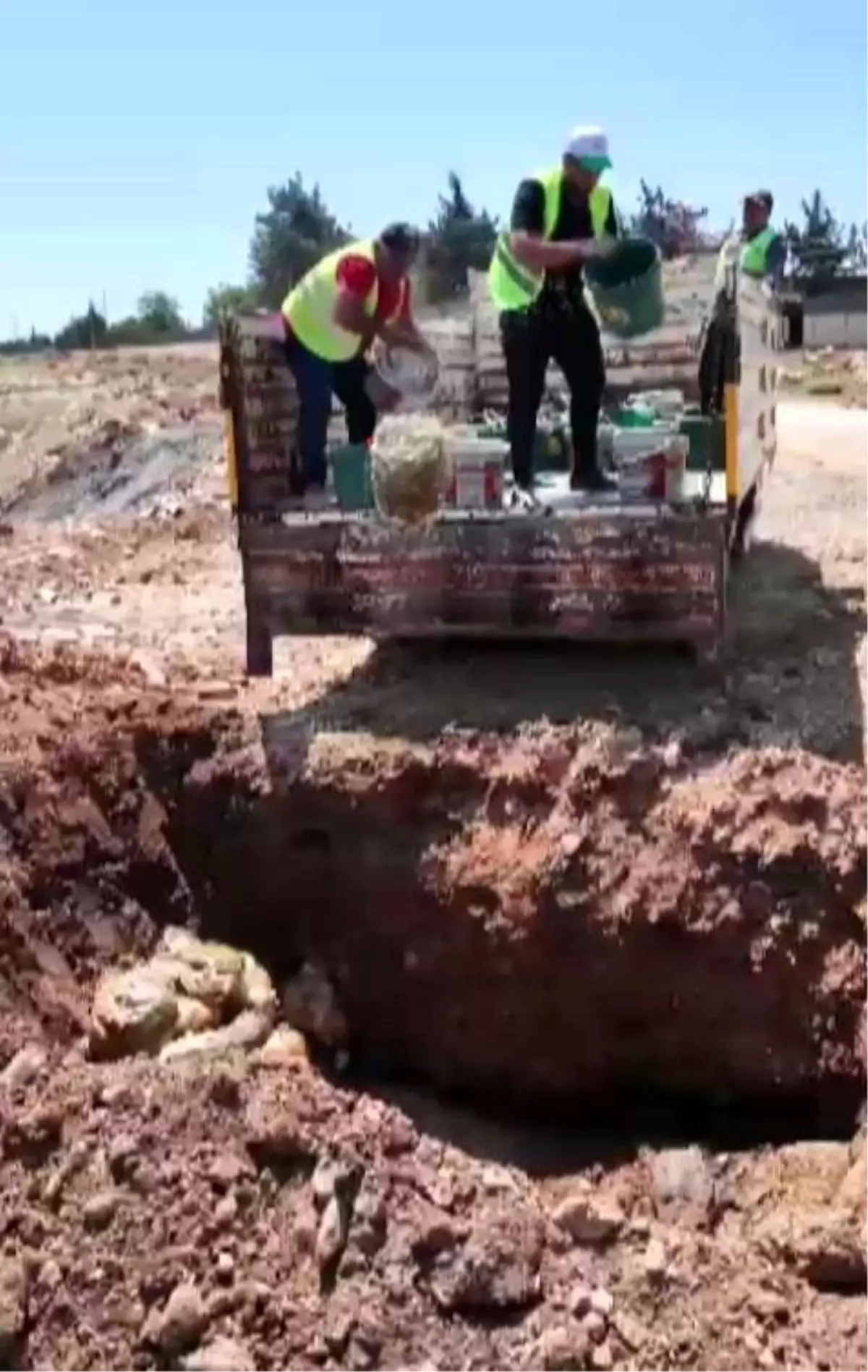 Turşular Toprak Altına Gömülerek İmha Edildi