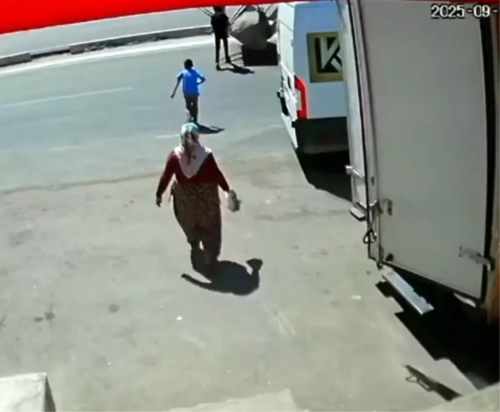 İş Makinesi Kardeşlere Çarptı: 1 Ölü, 1 Ağır Yaralı