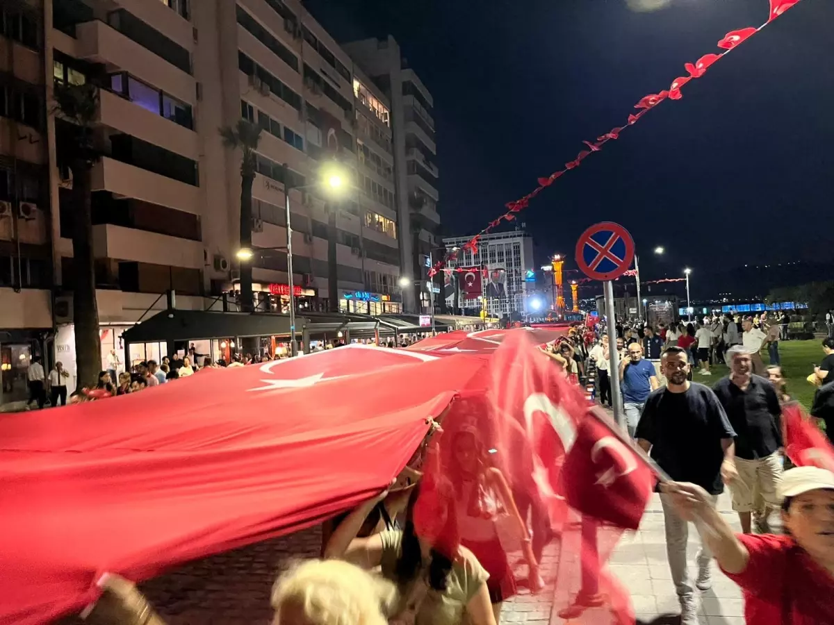 İzmir Kurtuluşu 103. Yıl Dönümünde Fener Alayı