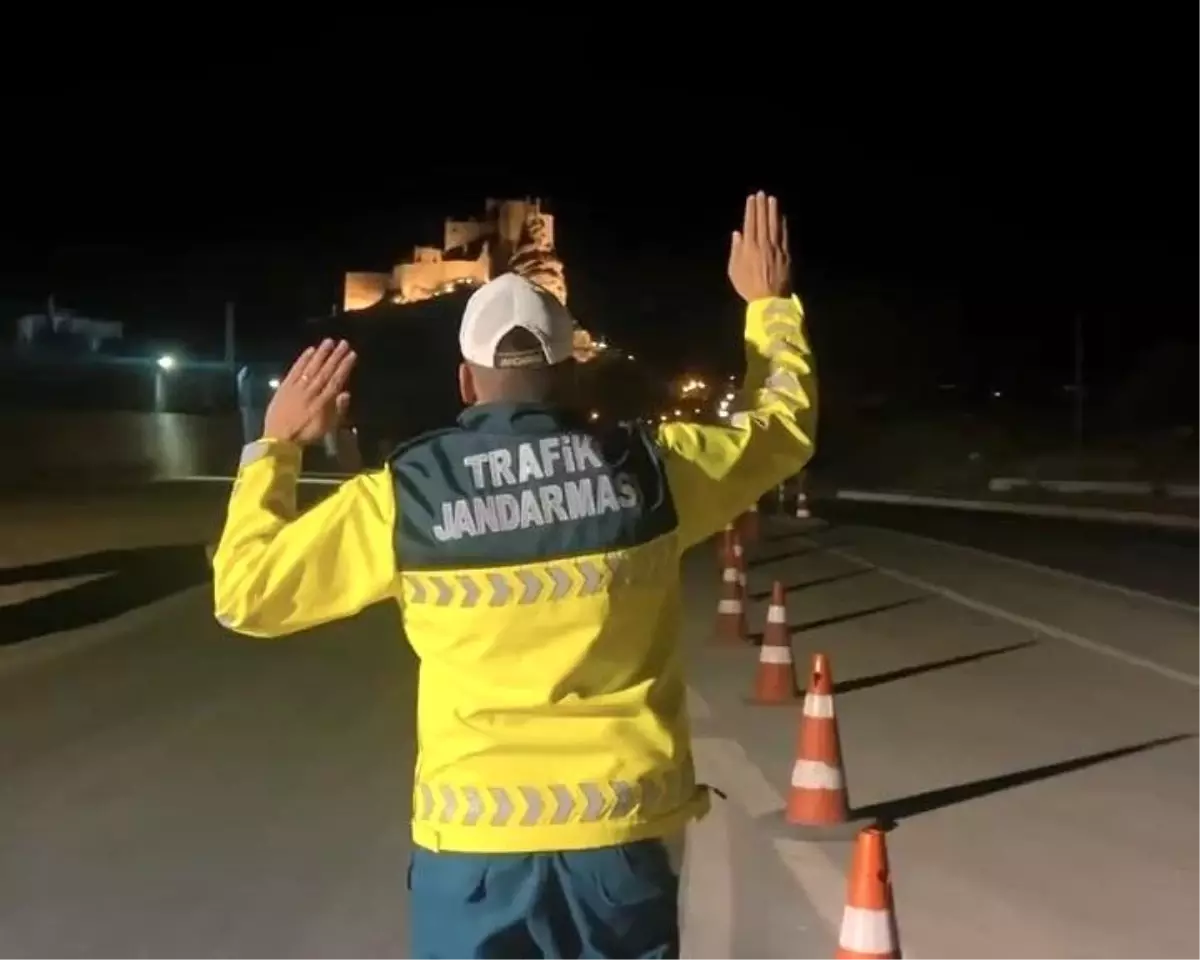 Jandarma Ekiplerinden Hoşap Kalesi Yolunda Güvenlik Tedbirleri