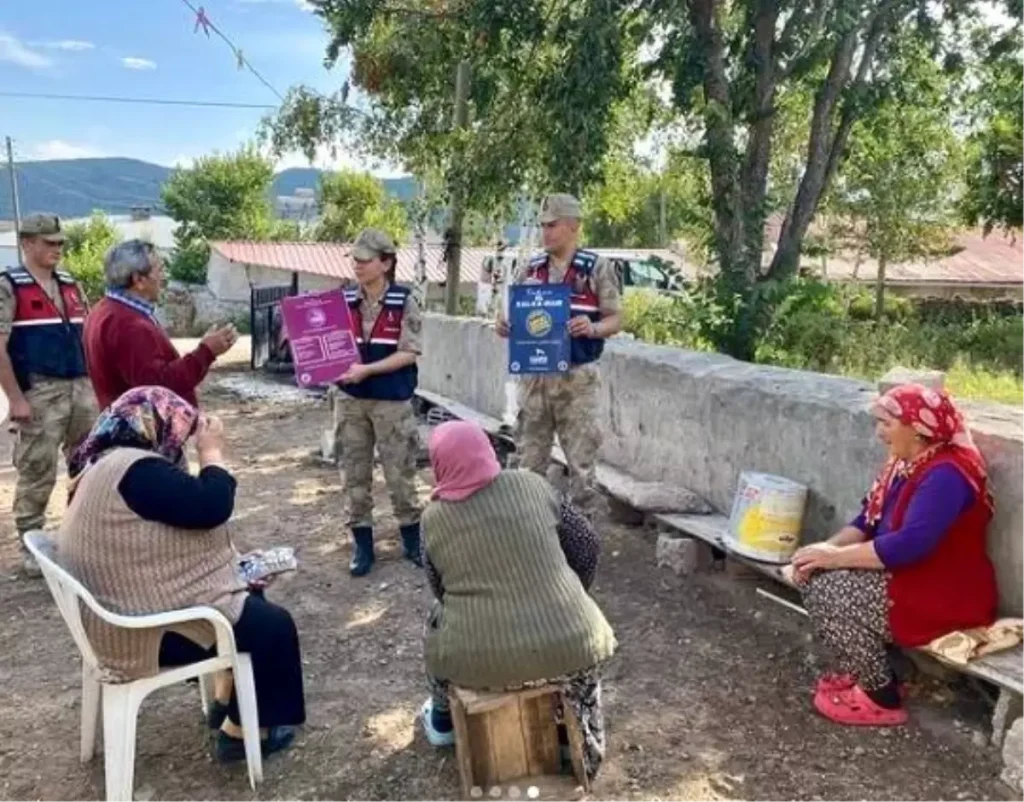 Jandarma Ekiplerinden Köylerde KADES Bilgilendirmesi