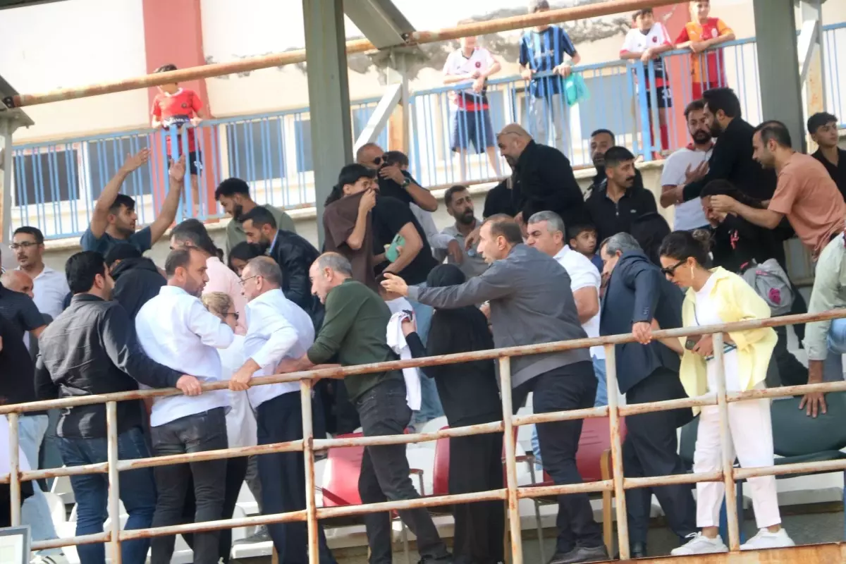 Kadın Futbol Maçında Taraftar Kavgası