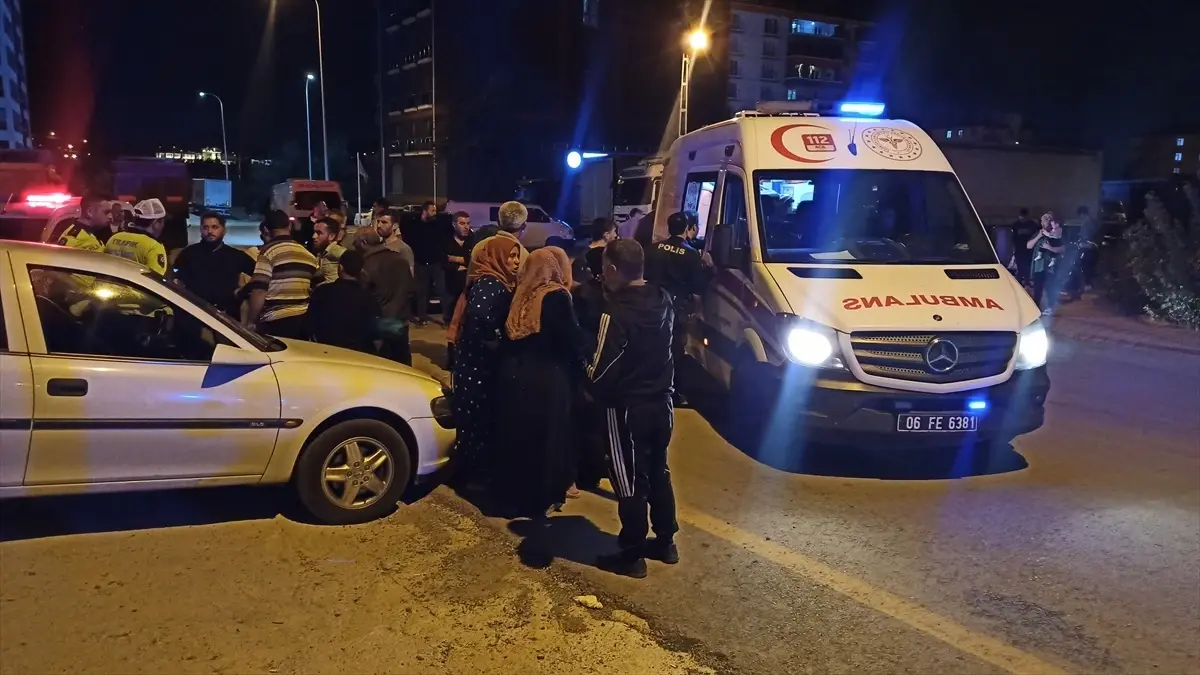 Kahramankazan’da Otomobil Kazası: 3 Kişi Yaralandı